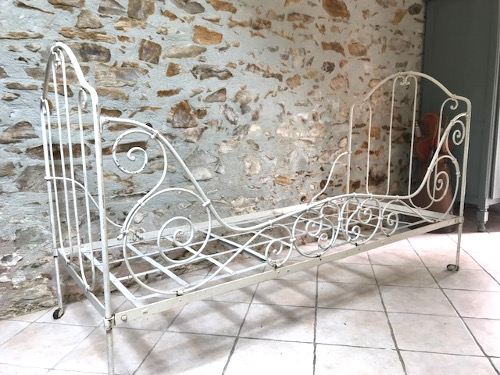 french antique daybed